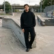 Basic Hoodiee - Image 5